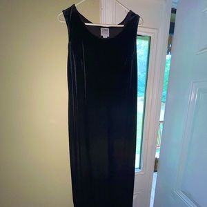 R&M Richards Black Velvet Midi Dress